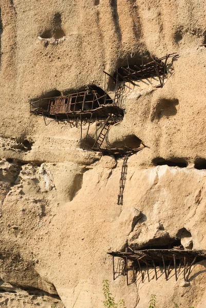 Old abode of a hermit on rock Meteora — Stock Photo, Image