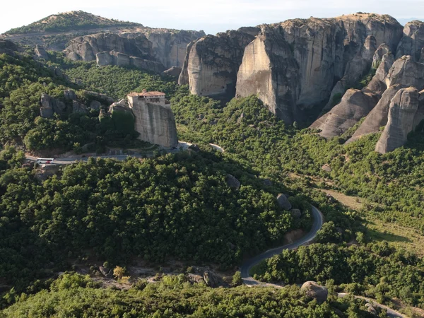 Landscape Of Meteora Rocks And Monastery — 图库照片