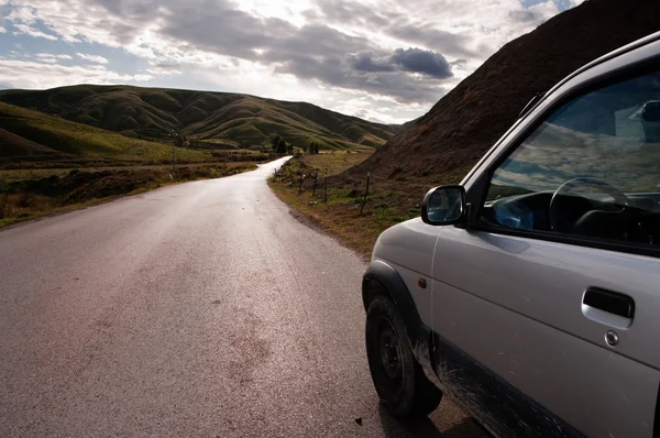 Vehicle on country road — Stock Photo, Image