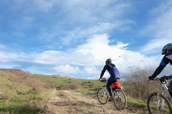 Велогонщики Mtb в горах Неброди-парка, Сицилия — стоковое фото