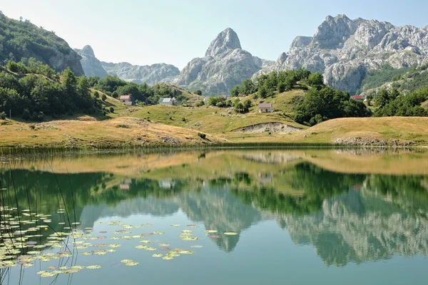 Bukumirsko jezero a pohoří Komovi, Černá Hora Royalty Free Stock Fotografie