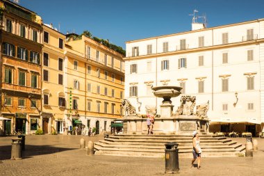 Roma, İtalya; 22 Temmuz 2018: Piazza di Santa Maria, Trastevere