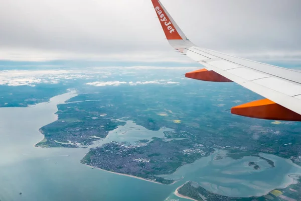 Londra, İngiltere; 9 Mayıs 2018: Portsmouth ve Güney İngiltere kıyıları bir EasyJet uçuşundan izlendi.