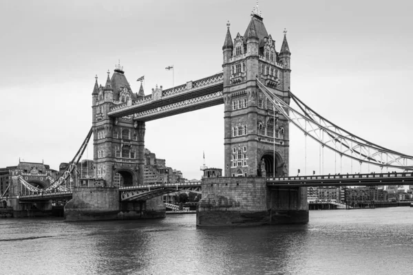 Londra Ngiltere Mayıs 2018 Thames Nehri Tower Köprüsü Altında — Stok fotoğraf
