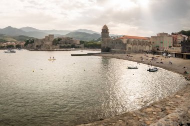 Collioure, Fransa; 27 Ağustos 2017: Collioure Körfezi Panoraması