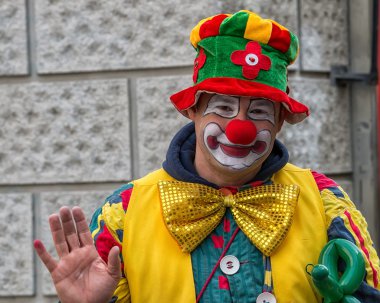 Yoğun bir yaya Cadde Sokak palyaço
