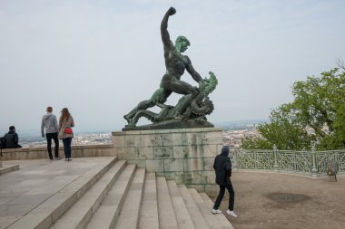 Budapeşte kale Gellert heykeli 