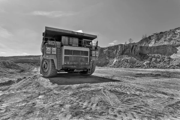 Equipo en la mina Cooper - Open pit 22 — Foto de Stock