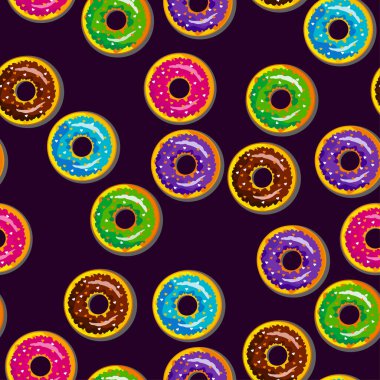 Pembe, çikolatalı, açık yeşil, mavi, mor kremalı çörekler koyu arkaplana düşüyor..