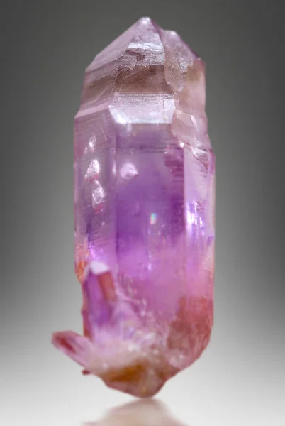 ametist örnek taş mineral jeoloji kaya kuvars mor