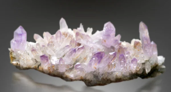 Ametist Mineral Örnekleri Taş Değerli Jeoloji Kuvars Kayaları — Stok fotoğraf