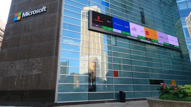 Börsenticketbildschirm Und Microsoft Technology Center Schild Campus Martius Building Detroit — Stockvideo