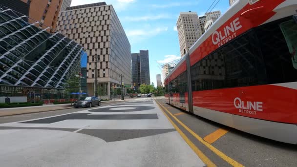 Straßenbahn Qline Auf Der Woodward Avenue Detroit Michigan — Stockvideo