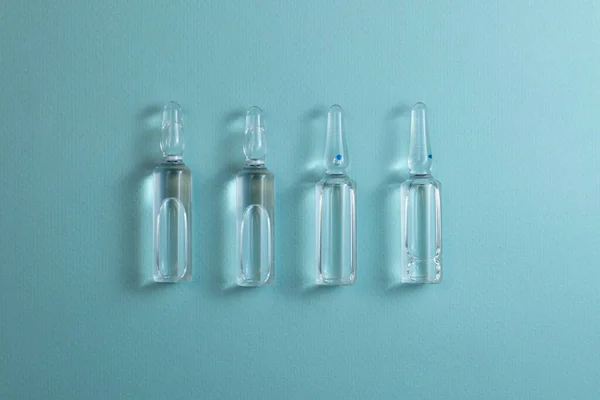 Sağlık hizmetleri / Tıp Konsepti: mavi arka planda bir dizi ampul