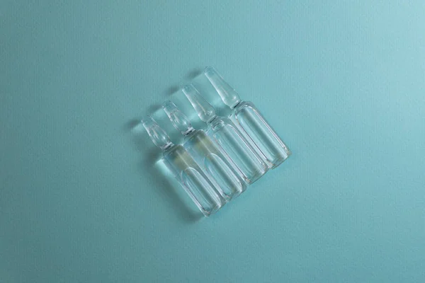 Sağlık hizmetleri / Tıp Konsepti: mavi arka planda bir dizi ampul