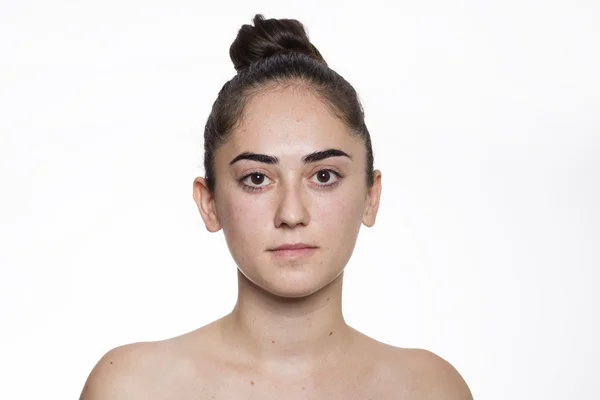 Junge Modelfrau ohne Make-up mit geschlossenen Augen lizenzfreie Stockbilder