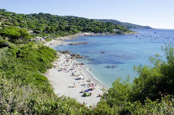 Strände an der französischen Riviera, Rolltreppenstrand in der Nähe von Saint-Tropez — Stockfoto