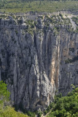 Verdon Kanyonu kayalıklarla
