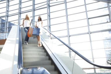 Kadınlar alışveriş merkezi