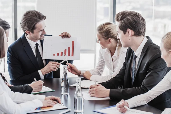 Business people discussing charts — Stock Photo, Image