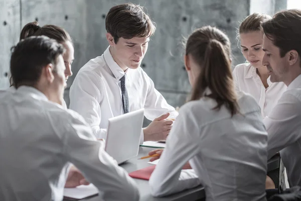 Samenwerking tussen zakenmensen — Stockfoto