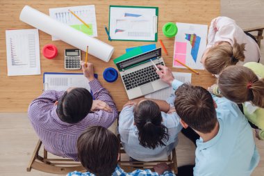 İnsanlar raporları ile çalışma