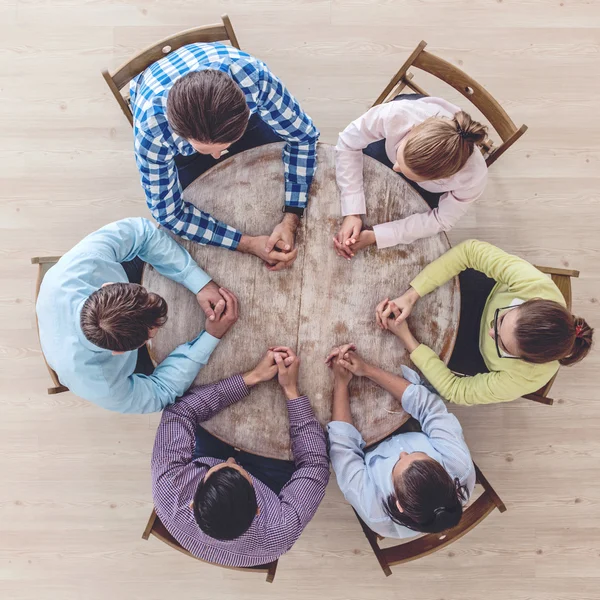 Empresasvapor trabajando en la mesa de reuniones — Foto de Stock