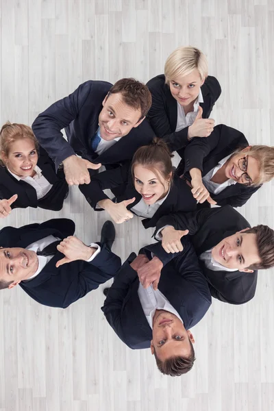 Gente de negocios mostrando pulgares hacia arriba —  Fotos de Stock