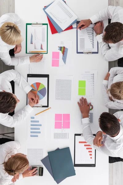 Business people and graphs — Stock Photo, Image