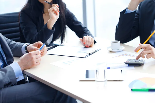 Zakenmensen op vergadering — Stockfoto