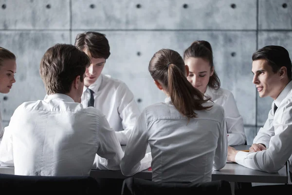 Samenwerking tussen zakenmensen — Stockfoto