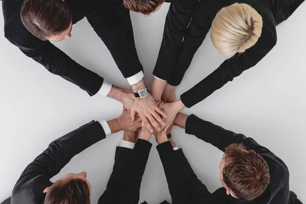 Equipe de negócios em torno da mesa — Fotografia de Stock