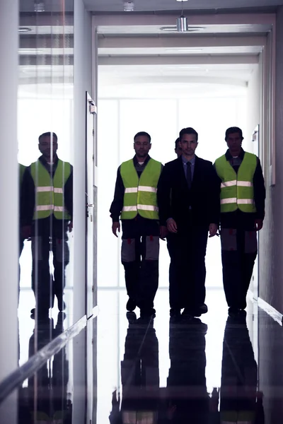 Equipo de trabajadores y gerente —  Fotos de Stock