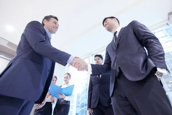 Gente de negocios moviendo las manos — Foto de Stock