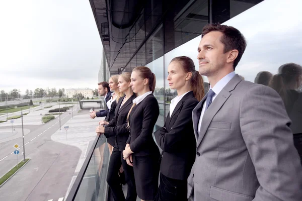 Бізнес команда на балконі — стокове фото