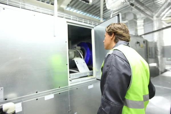 Worker at CNC plant — Stock Photo, Image