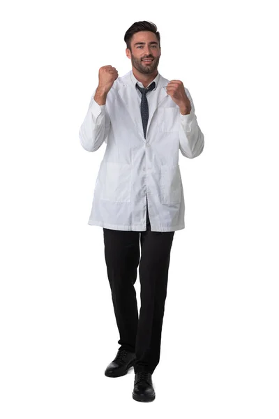 Молодий Чоловічий Лікар Стетоскопом Тримає Кулаки Ізольовані Білому Тлі Повнометражний — стокове фото