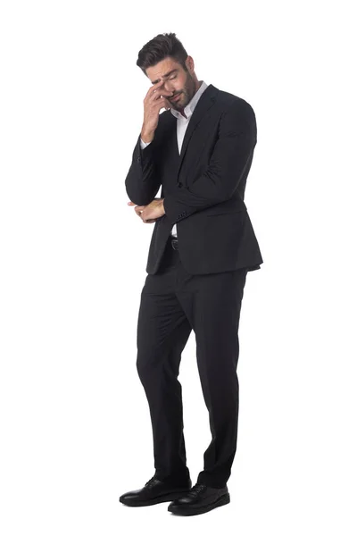 Teljes Hosszúságú Portré Fiatal Jóképű Üzletember Fekete Öltöny Érzés Stressz — Stock Fotó
