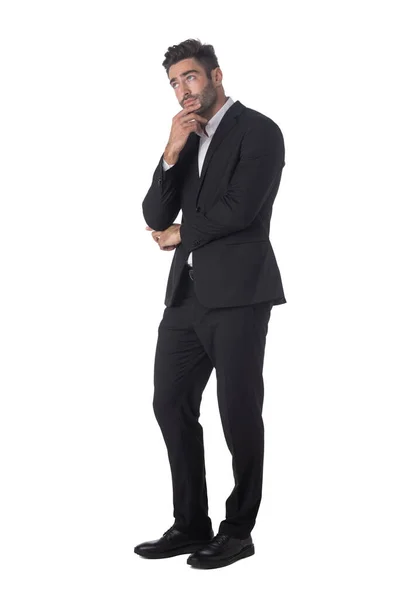 Ganztägiges Porträt Eines Jungen Gut Aussehenden Geschäftsmannes Schwarzen Anzug Der — Stockfoto