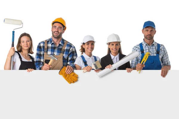 Groep Van Industriële Arbeiders Met Blanco Spandoek Geïsoleerd Witte Achtergrond — Stockfoto