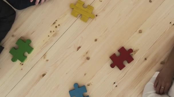 Praca Zespołowa Kolorem Puzzle Czterech Elementów Koncepcji Jedności Współpracy — Wideo stockowe