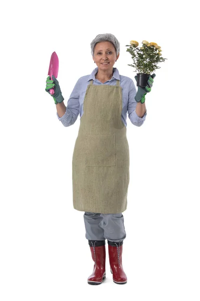 Mujer Madura Jardinero Trabajador Con Flores Maceta Cuchara Aislada Sobre — Foto de Stock