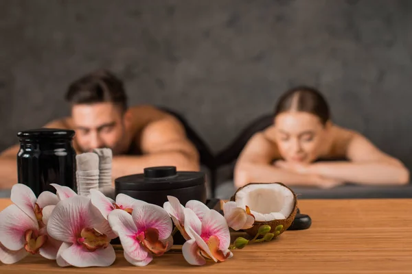 Attraktive Paare Entspannen Wellnesssalon Schönheitsbehandlungskonzept — Stockfoto