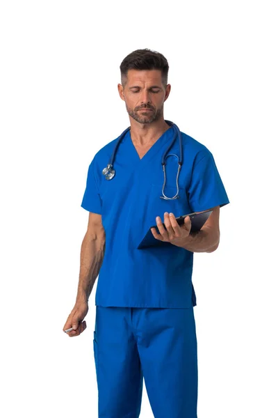 Médico Masculino Com Uma Pasta Isolada Fundo Branco — Fotografia de Stock