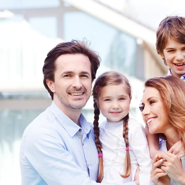 Gelukkige familie — Stockfoto