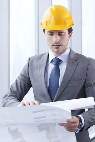 Arquitecto en hardhat — Foto de Stock