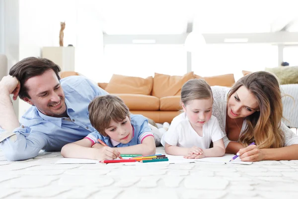 Aile resimleri çizim