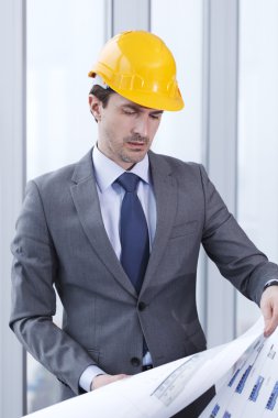 Architector kask içinde 