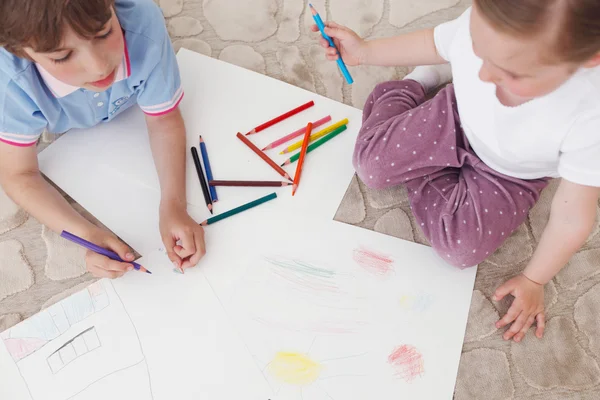 Hermano y hermana dibujo dibujos —  Fotos de Stock