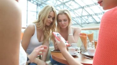 Kadınlar akıllı Café